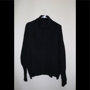 Detailed knitted black sweater